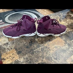 2018 Jordan true flight in burgundy